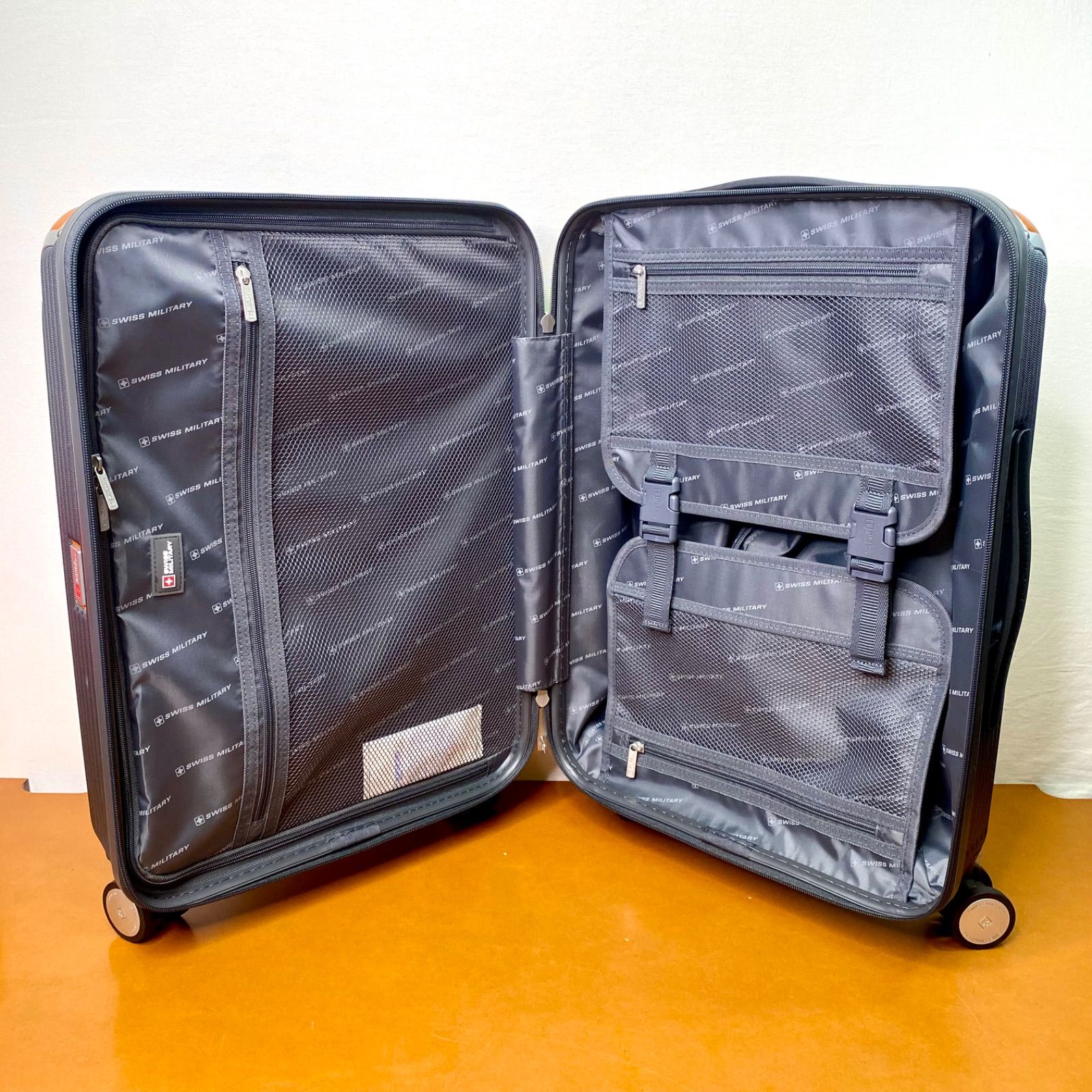 新品未使用 スイスミリタリー スーツケース 20インチ 38.5L 機内