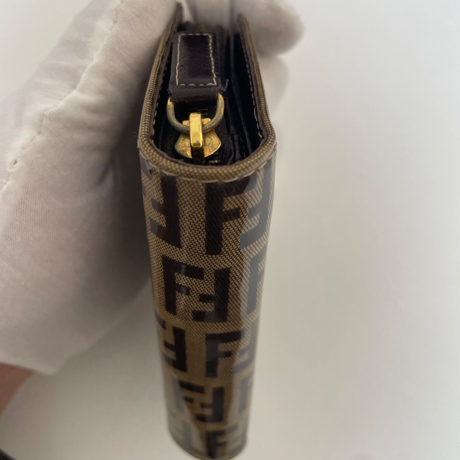 【美品】フェンディ 二つ折り財布 ズッカ柄 モノグラム ☆ 【美品】FENDI フェンディ 二つ折り財布 ズッカ柄 ロゴ柄