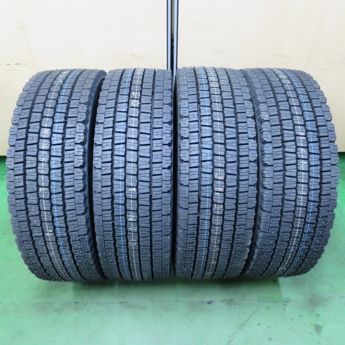 24年 トラック タイヤ 245 70R19.5 136 134J スタッドレス ダンロップ デクテス SP081 DECTES 19.5インチ 5031005イスタ