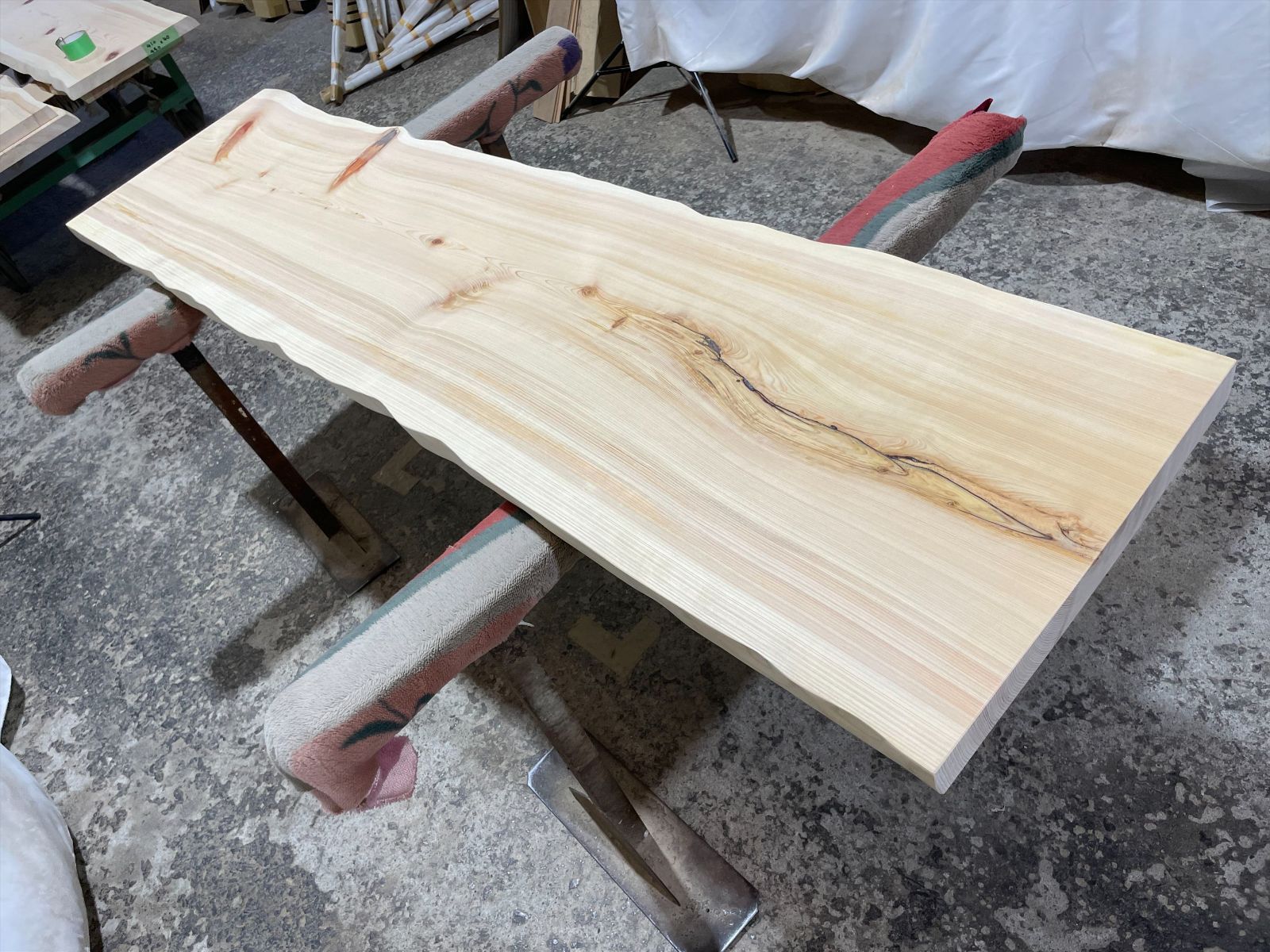 ひのきの一枚板テーブル 1st TABLE ヒノキ天板 FBアイアン脚 | BROOK online store