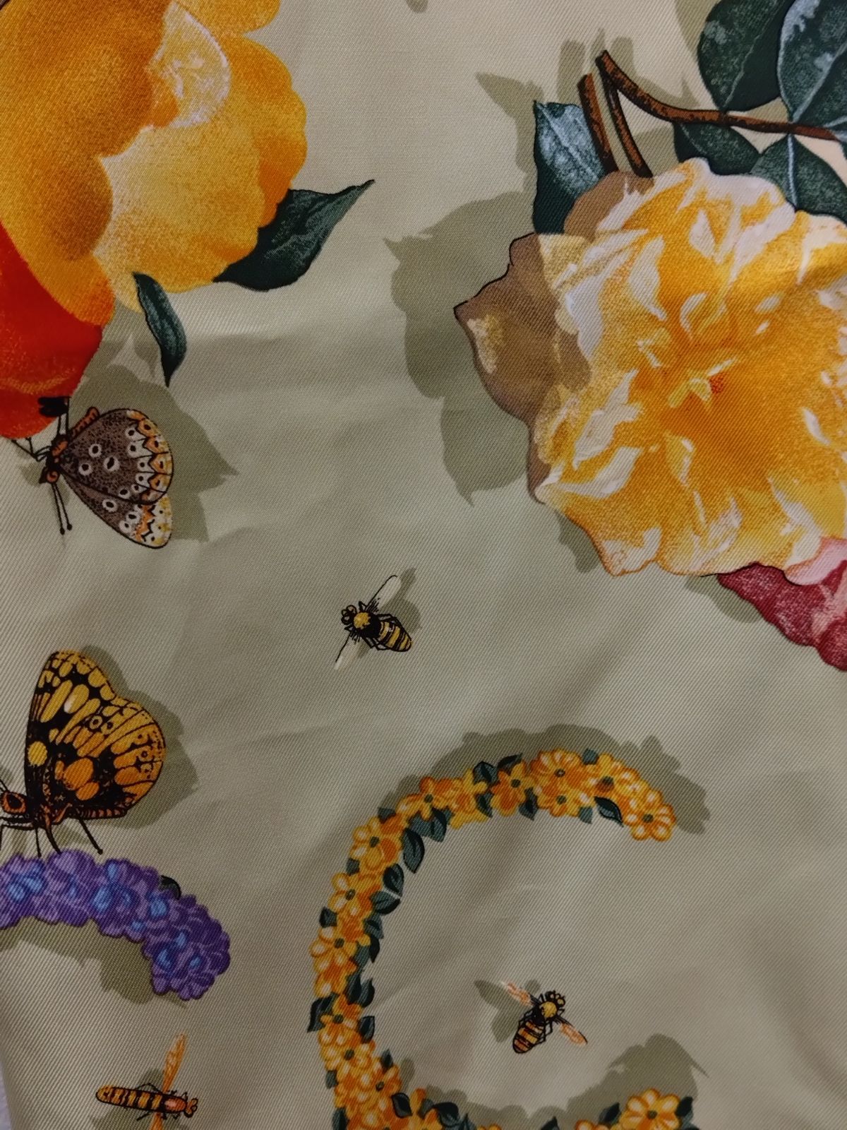 ☆NA04687 大人気！ GUCCI グッチ シルク100％ スカーフ フローラ 花柄