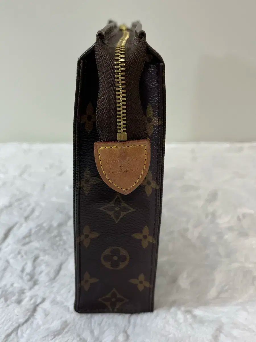 収納しやすい Louis Vuitton ルイヴィトン トゥー 丸のまま 26