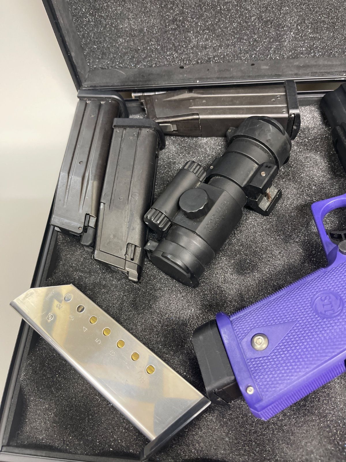 セット販売 ハンドガン2丁 マガジン スコープ ケース付き