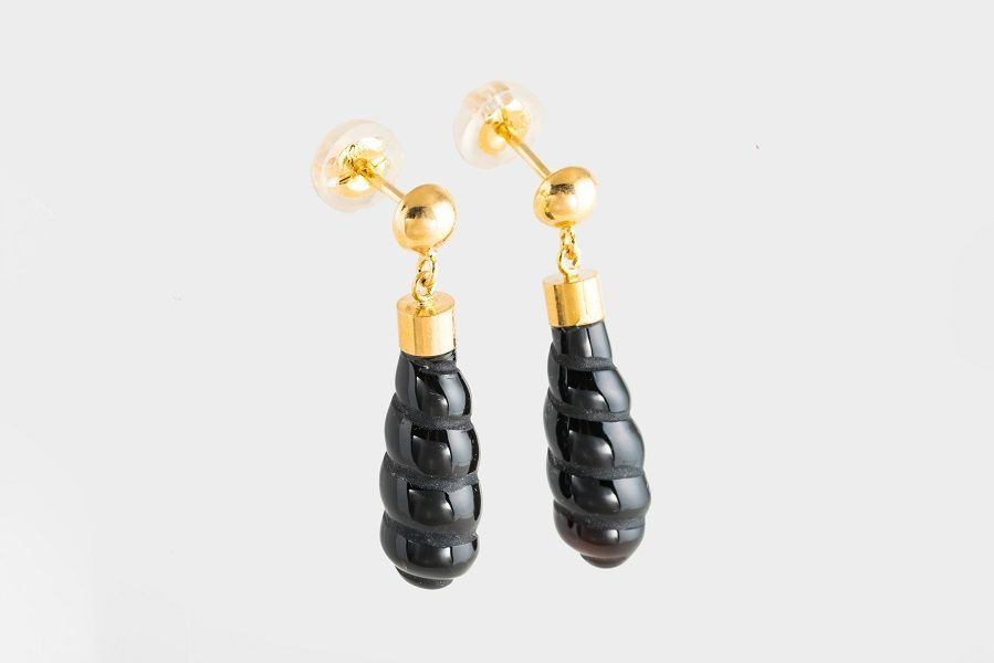 K18 ブラックカルセドニー スイングピアス 品番p21-120