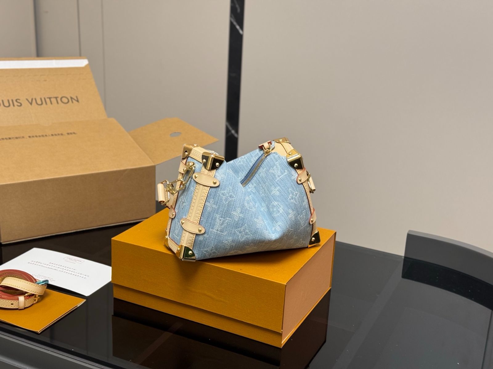 VUITTON