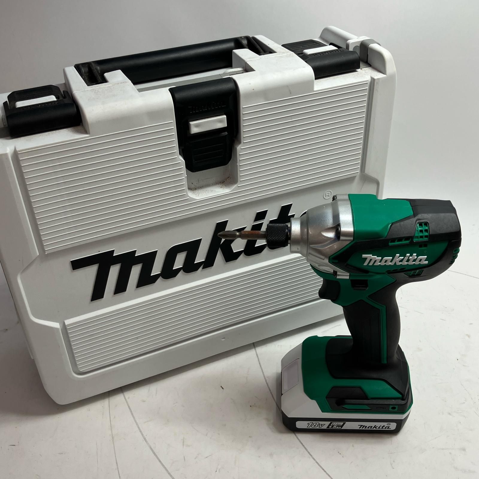 MAKITA マキタ 工具 インパクトドライバ MTD002D グリーン 充電器 充電池2個 ケース付 18v