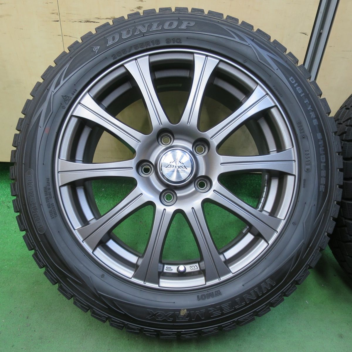 バリ溝 キレイ 9.5分以上 スタッドレス 205 55R16 ダンロップ ウインターマックス WM01 ZELERNA ゼラーナ 16インチ PCD114.3 5H 5070601イス