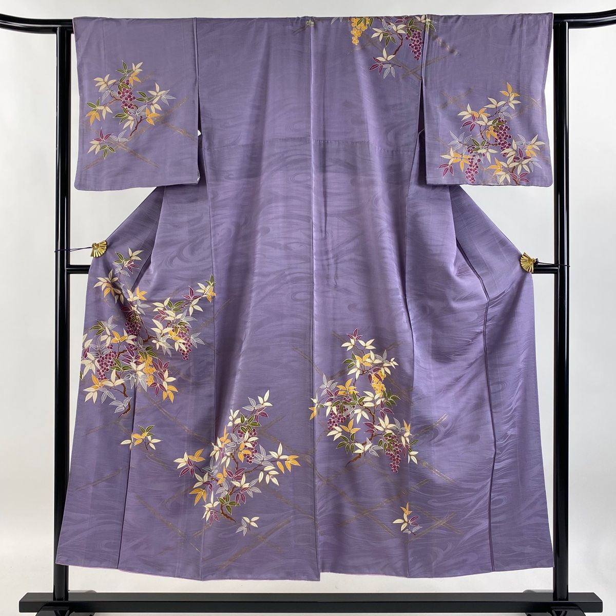小紋　身丈162cm裄丈66.5cm 葉と実霰金銀彩薄紫正絹 美品秀品 小紋 身丈162cm裄丈66.5cm 葉と実霰金銀彩薄紫正絹 美