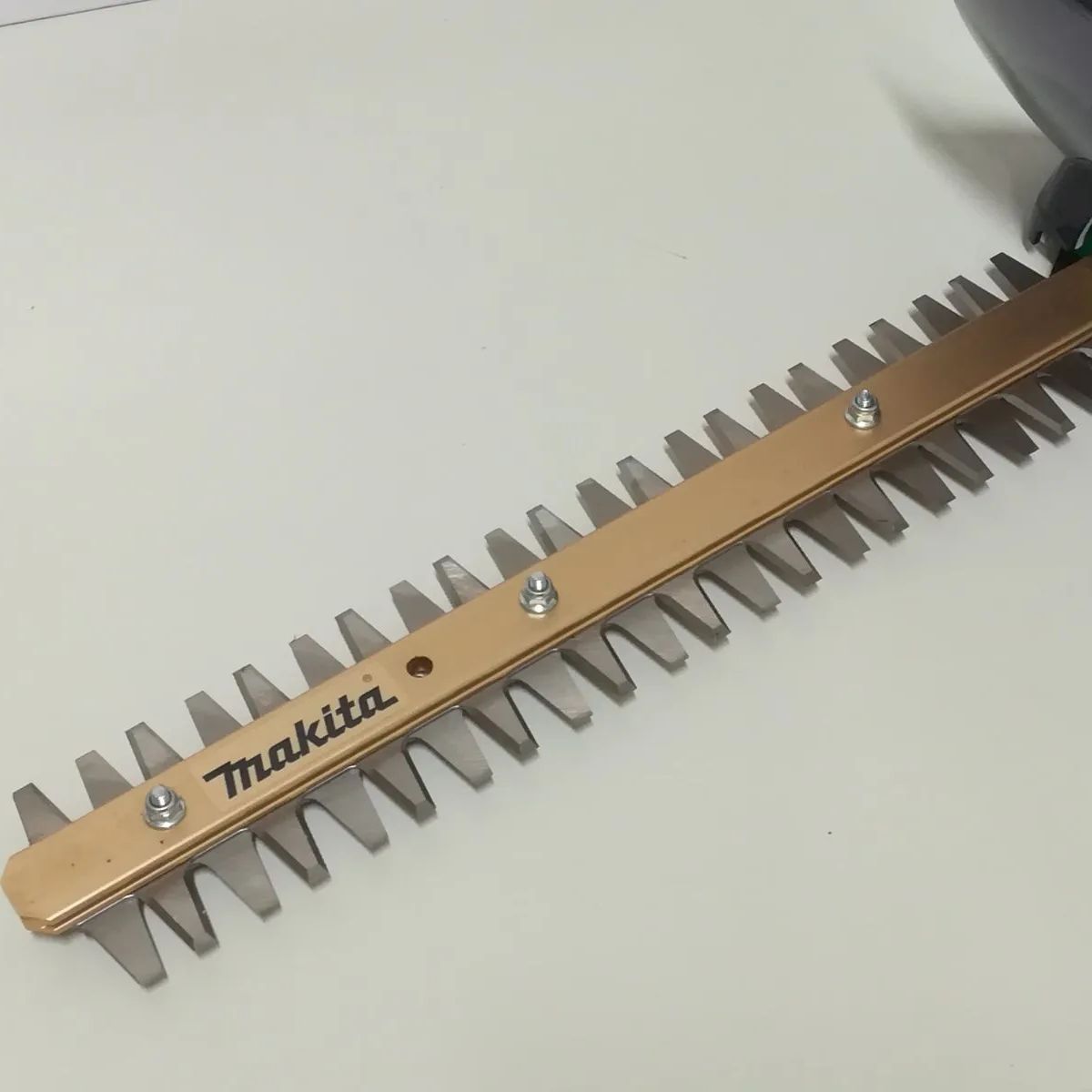 makita マキタ 300㎜ 生垣バリカン MUH3052 超 低騒音・超 低