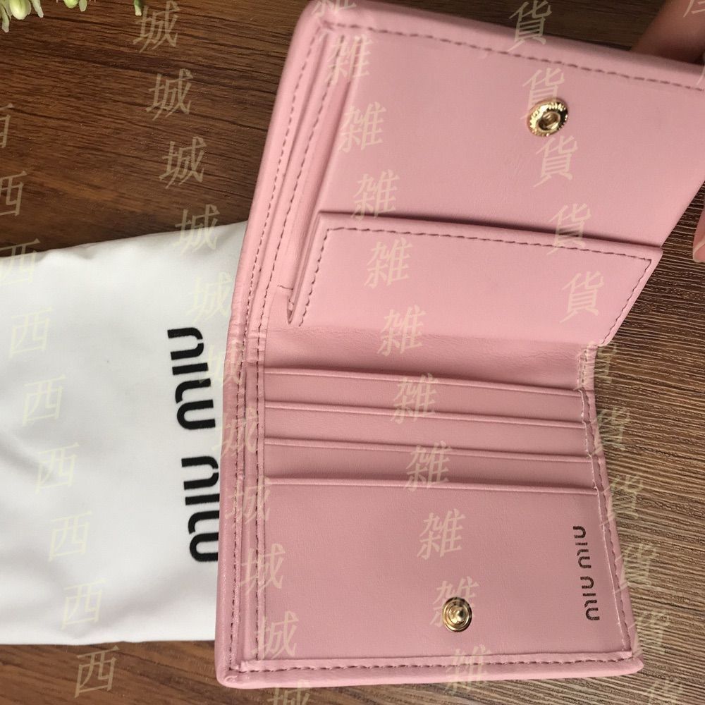 MIUMIU 折り財布 マテラッセ ピンクベージュ ピンクベージュ マテラッセレザー 折り財布 | Miu Miu