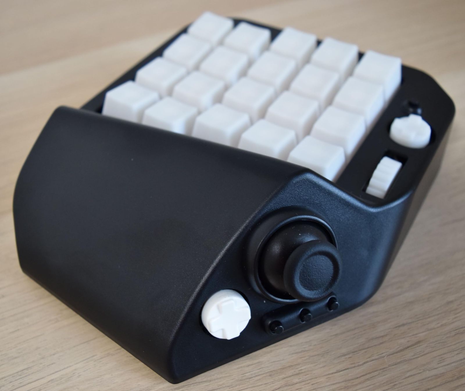 ジョイスティック・ホイール付き41キー片手ゲーミングキーボード 片手 MH-Delta キーパッド 左手キーボード (スタンダード [MH-Device] - 黒)