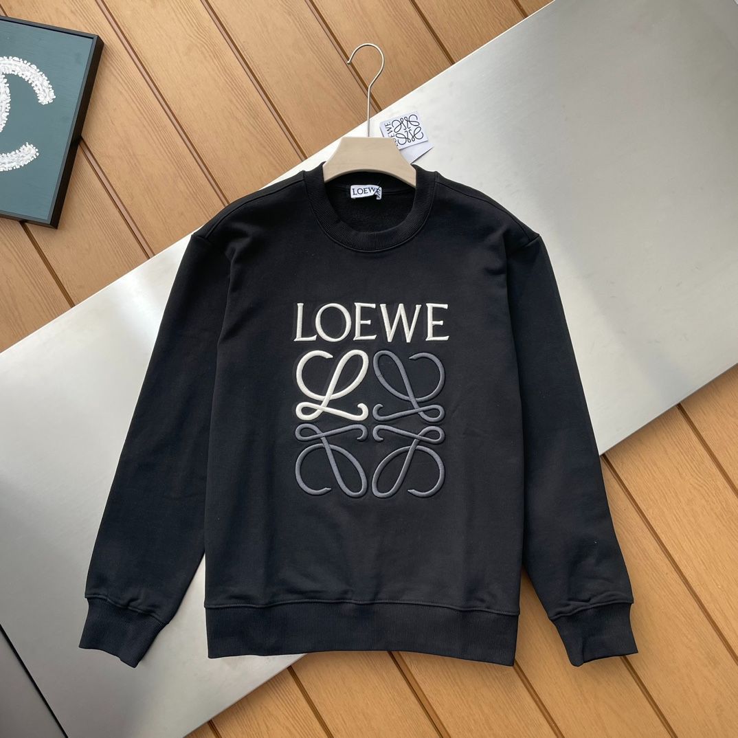 【送料込】LOEWE ウール ポロセーター ロゴ刺繍入 スペースダイ LOEWE ウール ポロセーター ロゴ刺繍入り スペースダイ