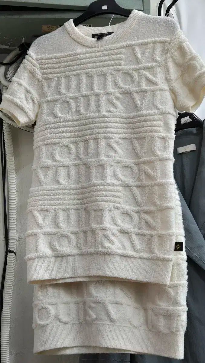 Louis Vuitton ルイヴィトン エンボス加工 半袖 上下セット セット