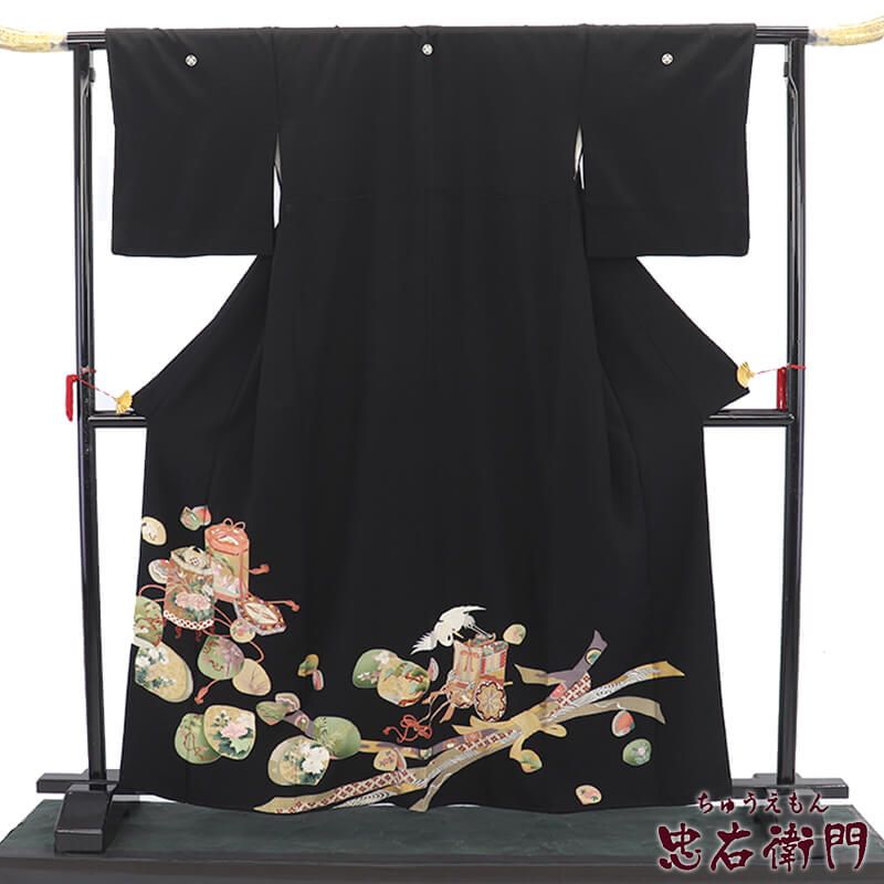 黒留袖 販売 単品 礼装 着物 和装 フォーマル 正絹 黒 丸に違い鷹の羽 刺繍 貝桶 蛤 鶴 身丈163.5cm 裄丈66cm 結婚式 母親 Ｍ~Ｌサイズ相当