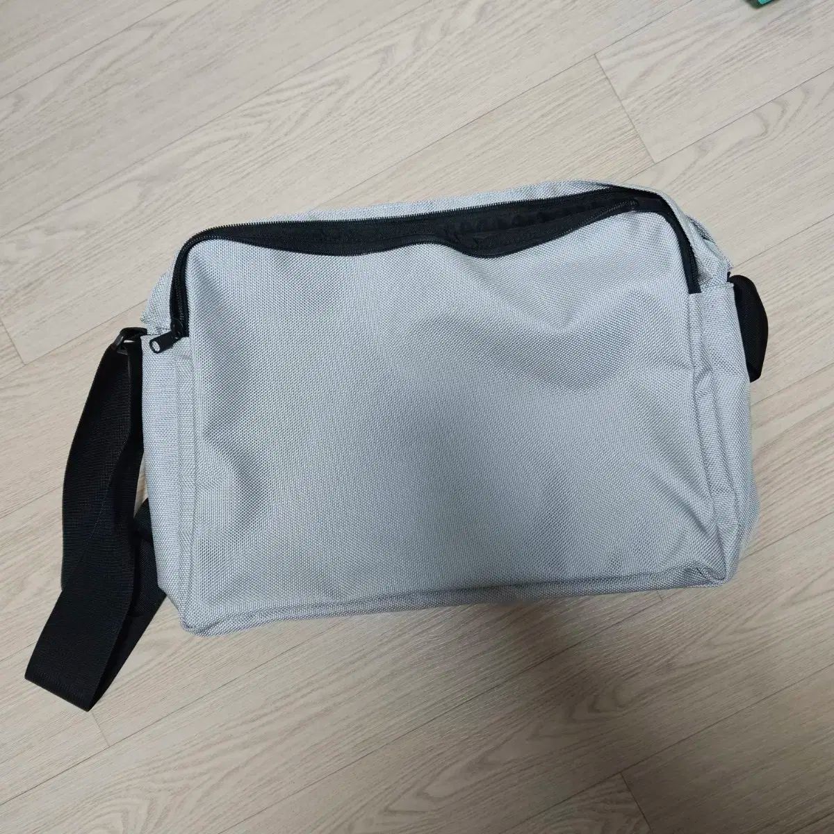 レギュラー regular スポーツバッグ シルキーバッグ シルバー グレー
