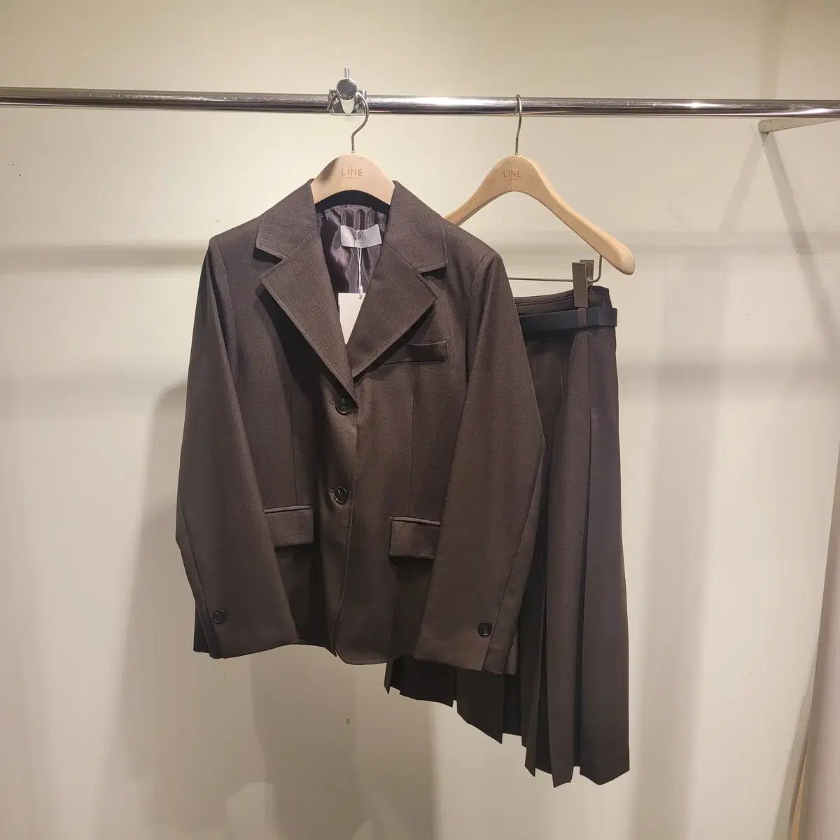 LINE ライン 25 年 ジャケット ベルト プリーツ スカート セットアップ