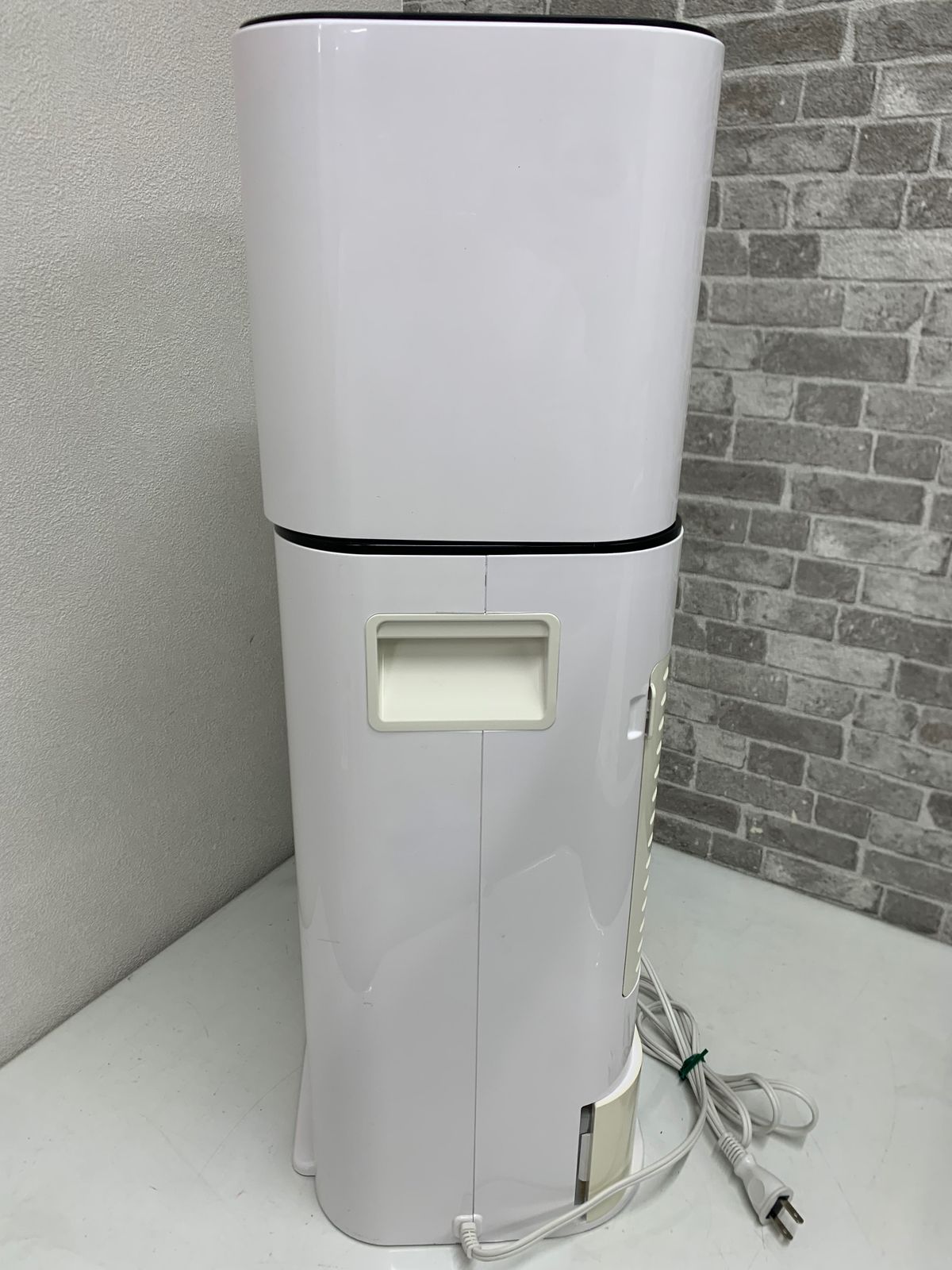 ＊IRIS OHYAMA アイリスオーヤマ 衣類乾燥 除湿機 EJC-65N コンプレッサー式 2013年製 ホワイト　 IRIS OHYAMA アイリスオーヤマ 衣類乾燥除湿機 IJD-JN50-W