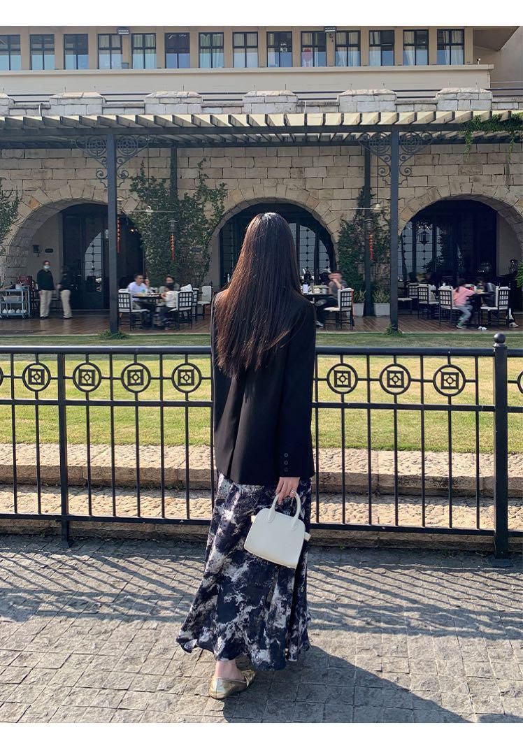 春のお出かけにぴったり♪花柄×スリットロングスカート