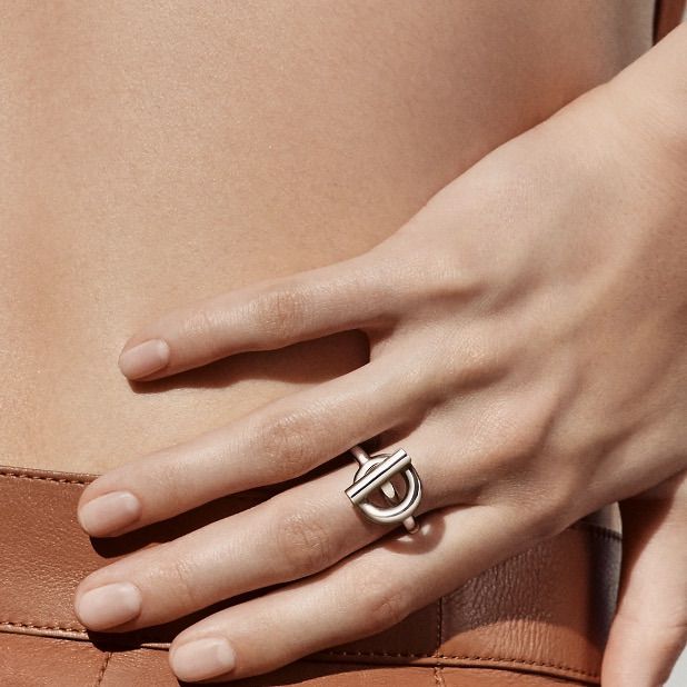 HERMES エシャペ　リング リング 《エシャペ》 PM | Hermès - エルメス-公式サイト