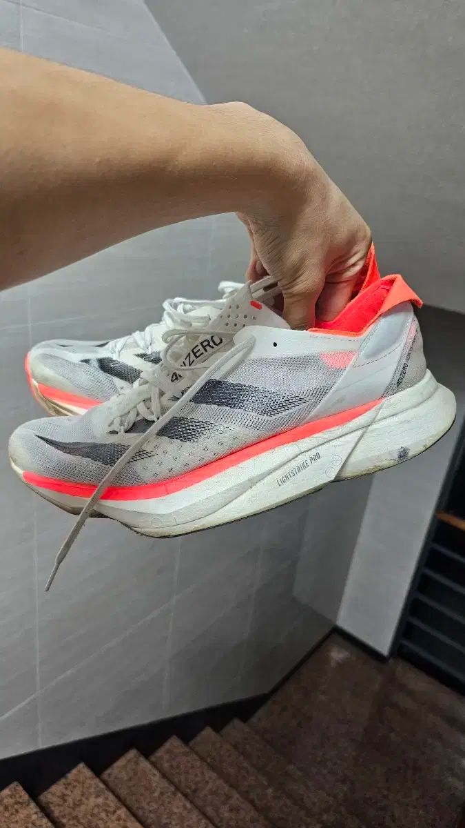 アディダス アディゼロ アディオス プロ 3