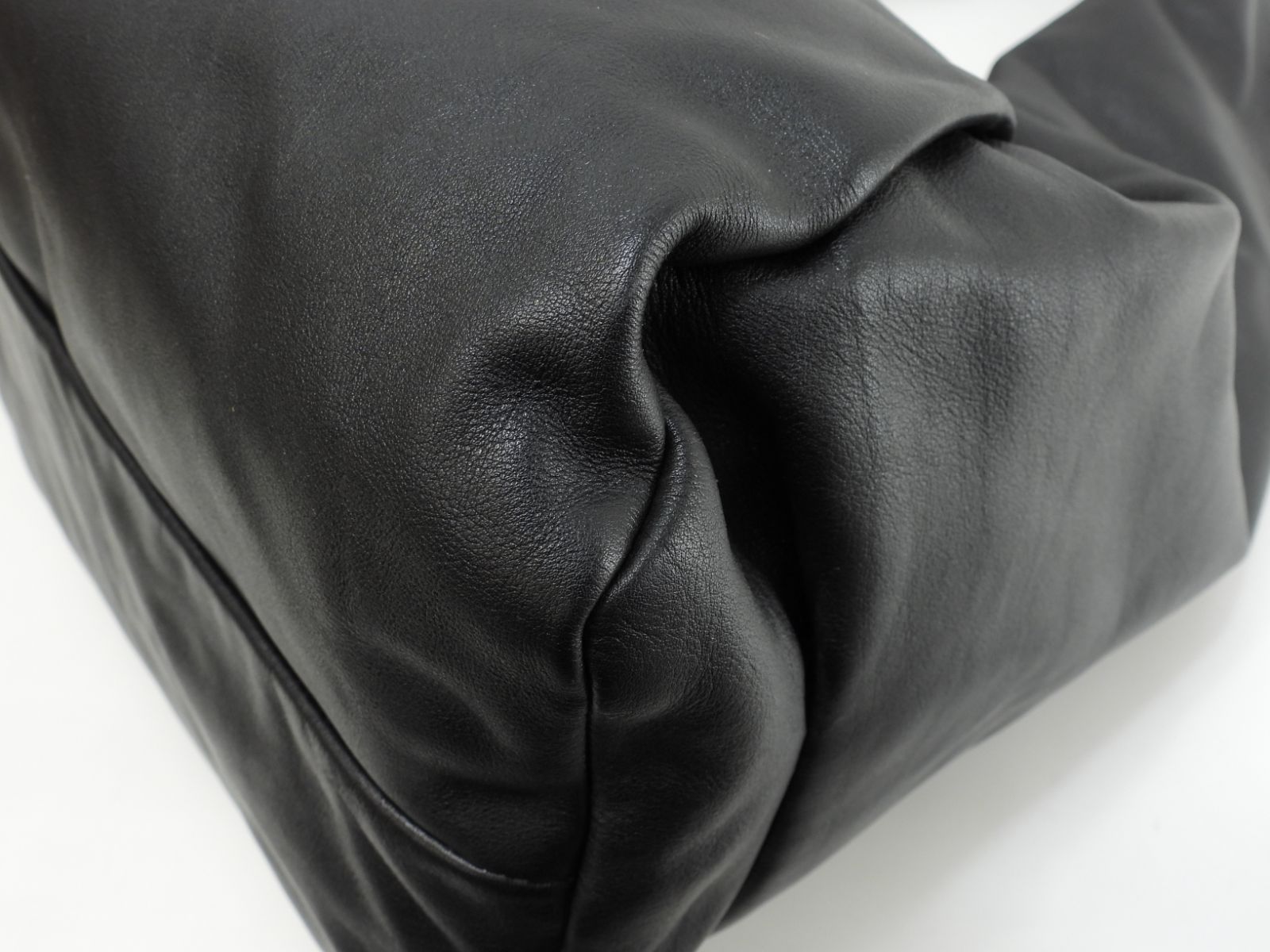 ボッテガヴェネタ ザショルダーポーチ大 スムースレザー 黒 ハンドバッグ ホーボーバッグ B08596744D