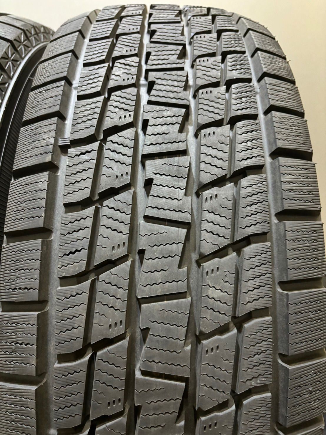 ★265/70R17 GOODYEAR/ICE NAVI SUV 22年製 スタッドレス 4本 プラド ハイラックス JEEP (南6-G708)