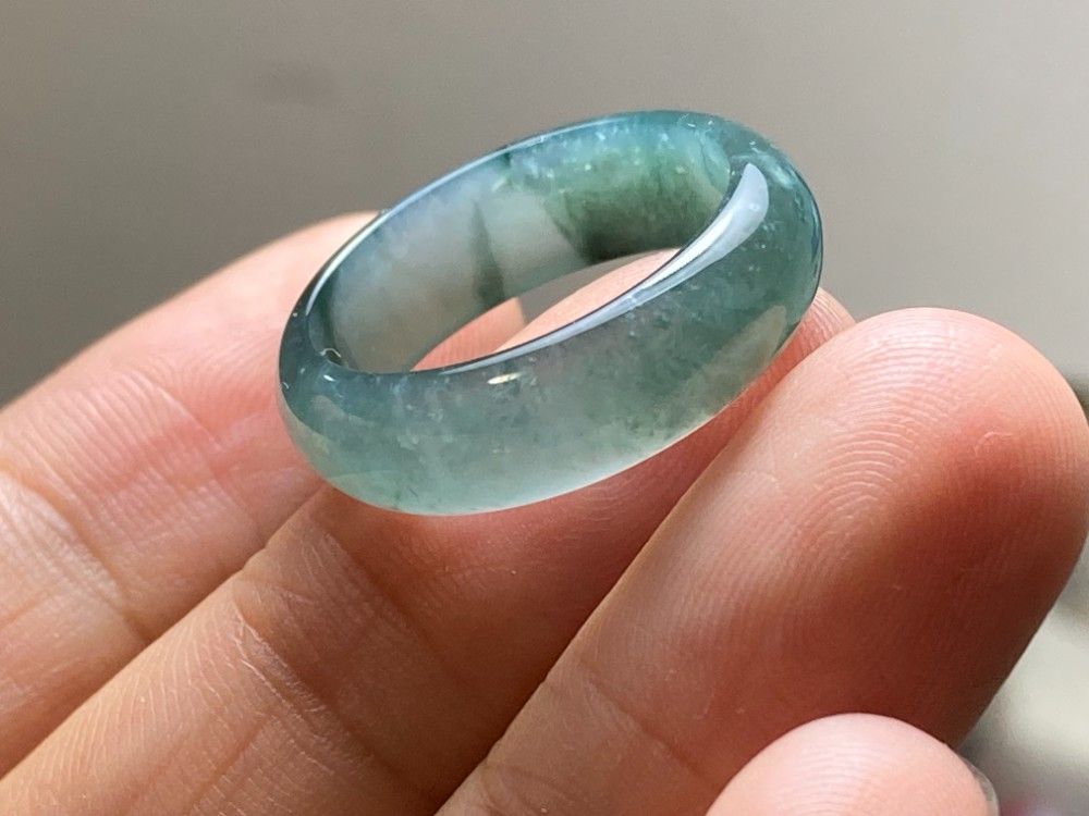 ひすい L12-107 氷種 青緑 16.5号 天然グアテマラ産 A貨 本翡翠 くりぬき