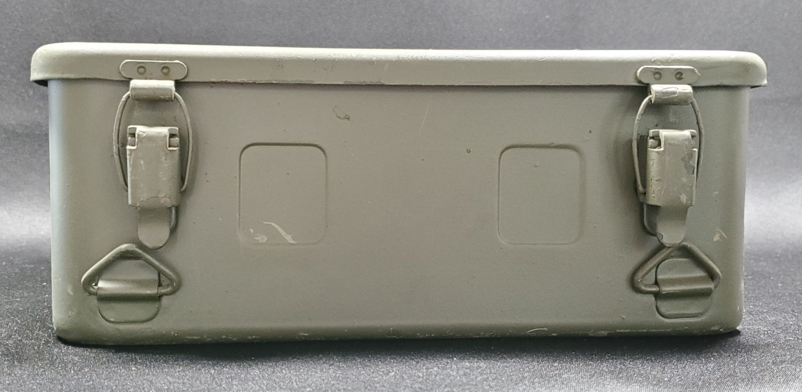 フランス軍 救急医療キット 空き箱 スチール製 インテリア フランス軍 救急医療キット 空き箱 スチール製 インテリア