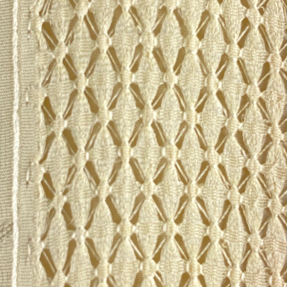 サーモンピンク