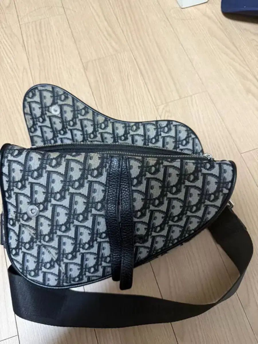 ディオール オブリーク