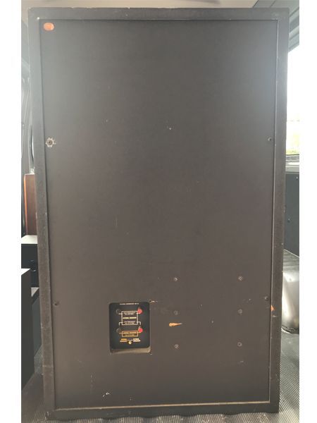 ジェイビーエル Model