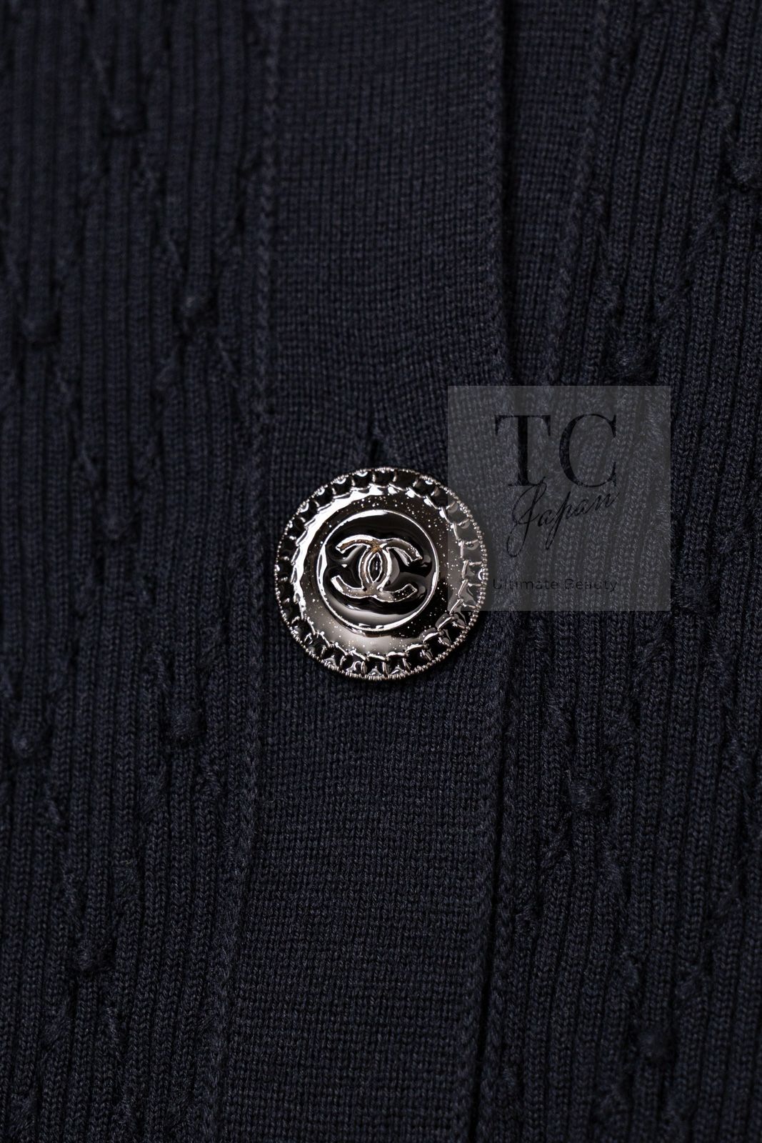 シャネル セーター CHANEL ブラック ドット ロゴ ふんわり すべすべ カシミヤ 100% ニット ココマーク カール・ラガーフェルド作 超美品 38 シャネル カーディガン トップス セーター CHANEL ブラック