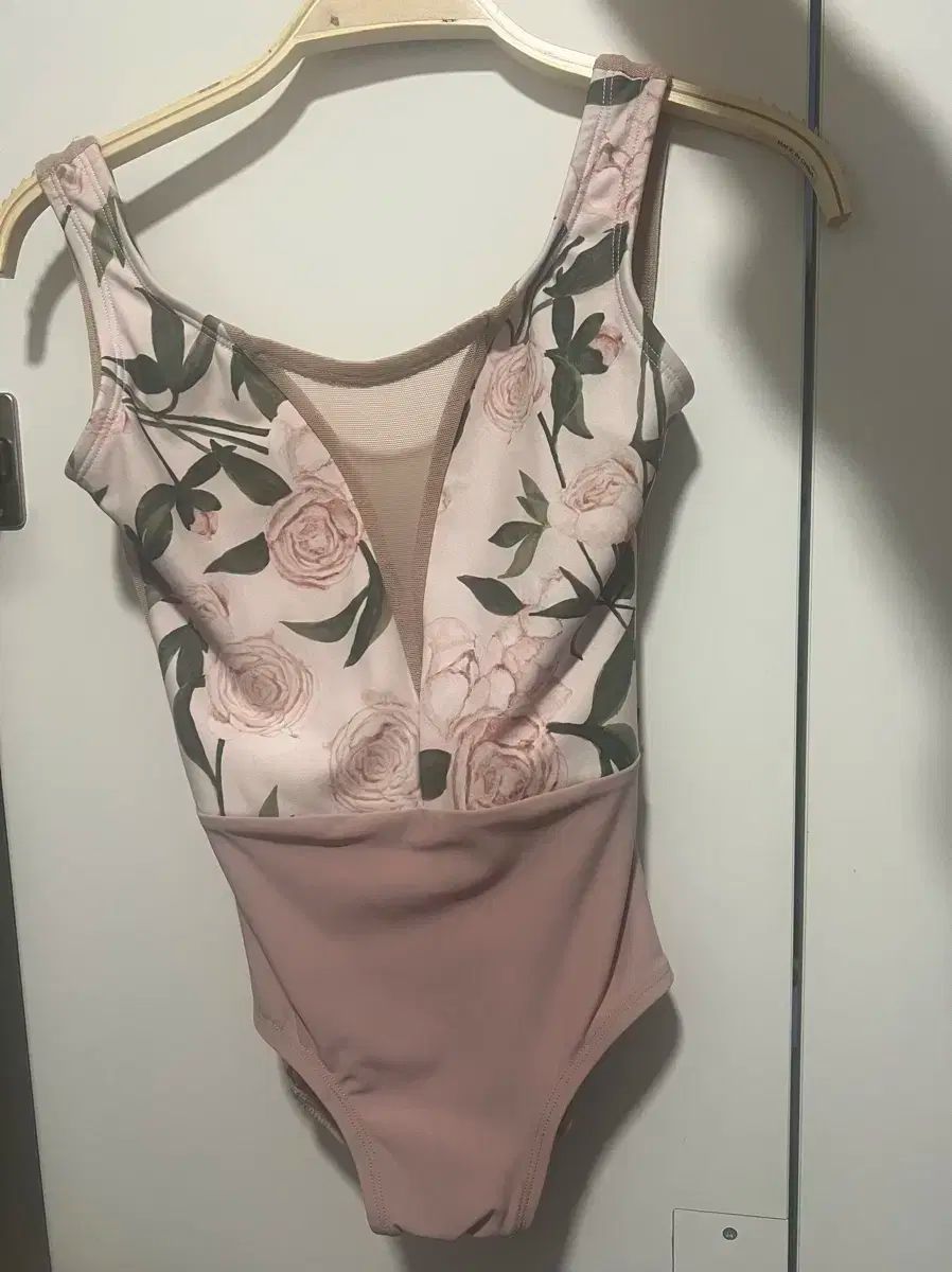 ラッキーレオ　サイズL 花柄ノースリーブレオタード ラッキーレオ サイズL 花柄ノースリーブレオタード ラッキーレオ