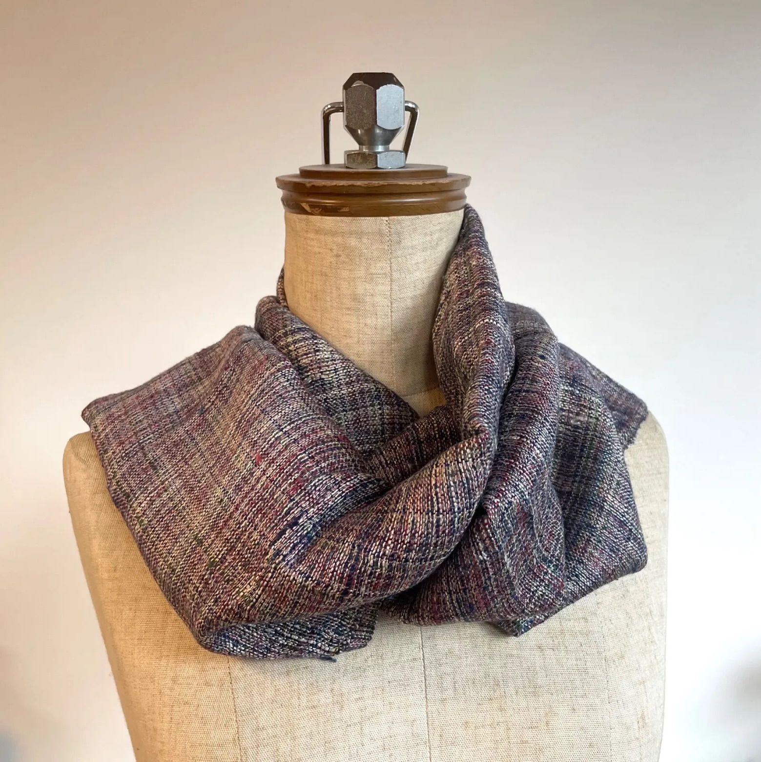 シルク100%ラオスの手織りスカーフ - メルカリ