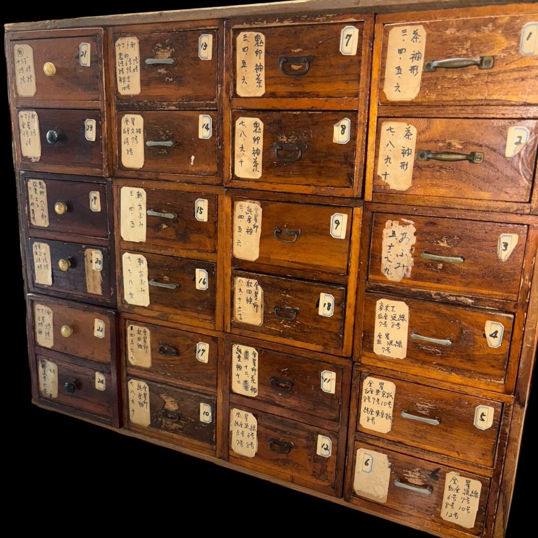 某有名オークション買入 古道具 薬棚 多引き出し 箪笥 当時物 江戸時代