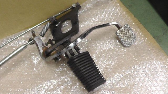 ブレーキペダル ステップ右