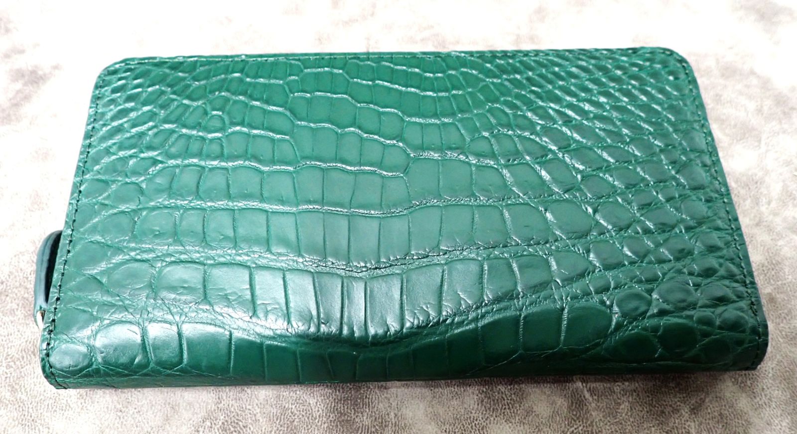 【専用】クロコダイル 財布 本物 マット仕上げ グリーン 緑 ヘンローン社製 クロコダイル 財布 本物 マット仕上げ グリーン 緑 ヘンローン社製