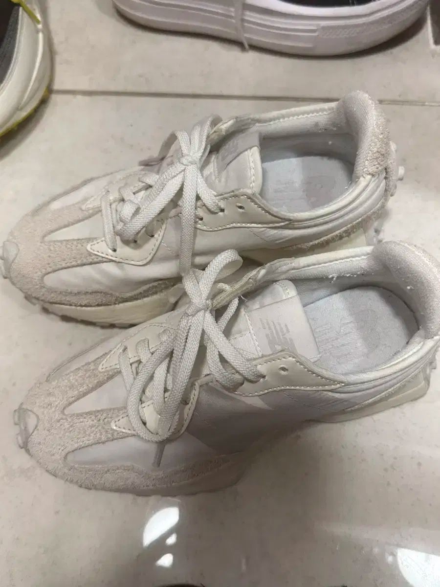 【雷市場（ポンジャン）商品韓国直送】 New Balance(ニューバランス) 327 ムーンビーム 225