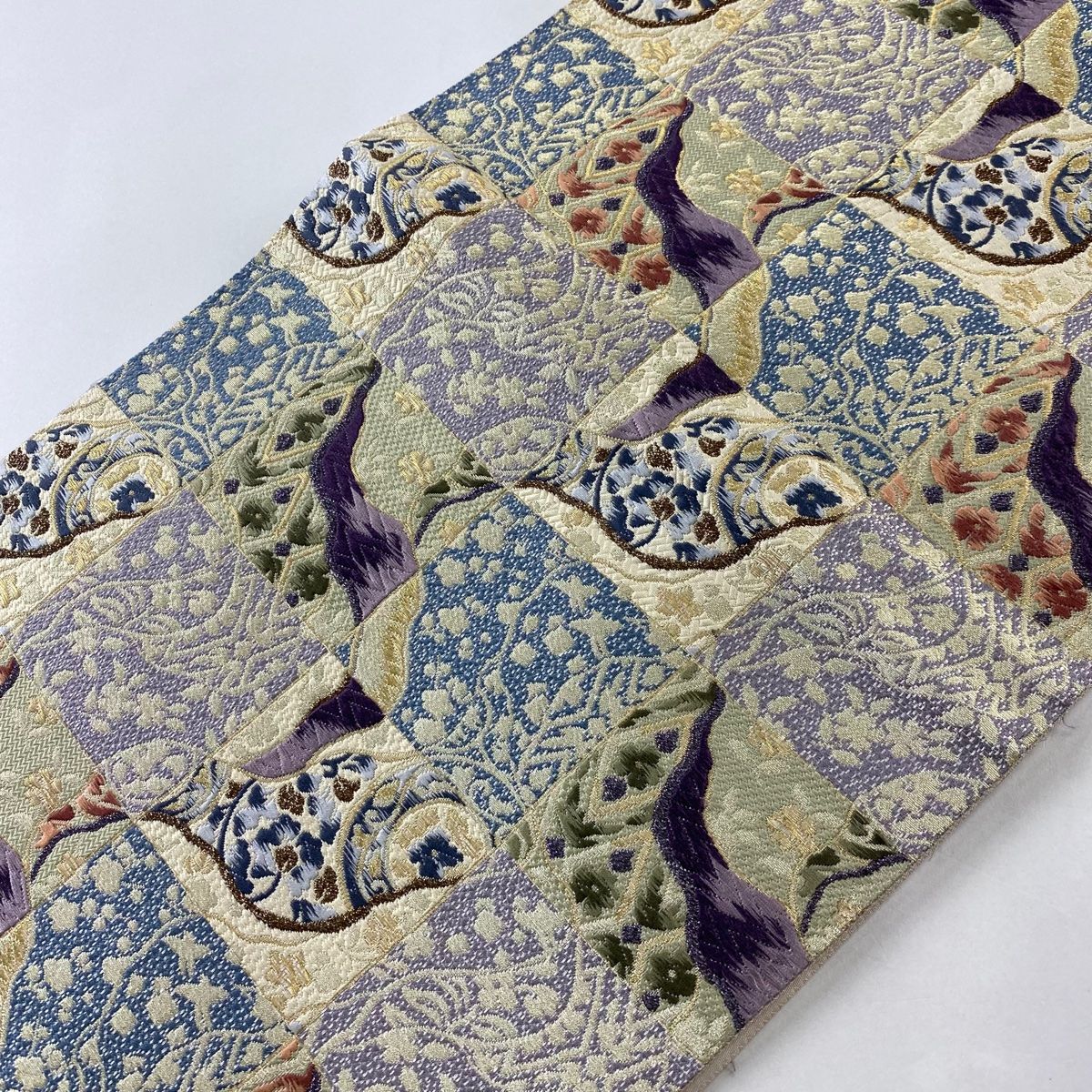 袋帯 名品 落款 本草木 御所染 漢方古代本紫 草花 格子 刺繍 金