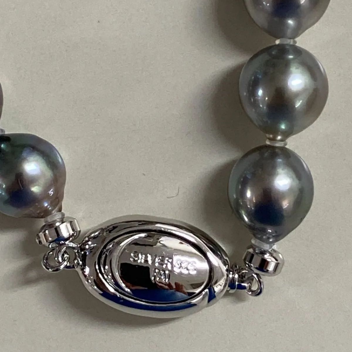 タヒチバロック大粒ブラックネックレス、ワンタッチ差し込みクラスプ  