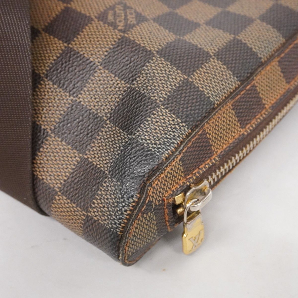 ルイヴィトン ボディバッグ