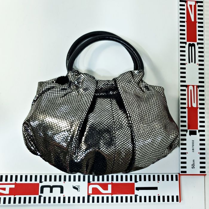 セオリー theory レザーハンドル メタリックカラー トートバッグ