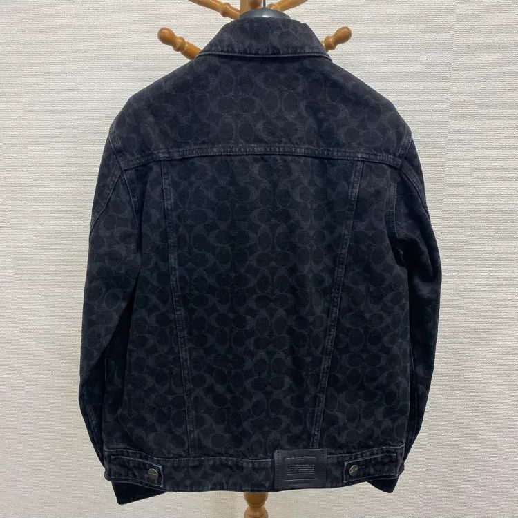 コーチ　シグネチャー ジャカード デニム ボニー コート 黒　170 / 98A コーチ シグネチャー ジャカード デニム ボニー コート 黒 170
