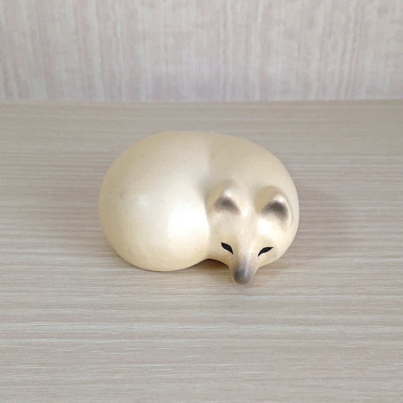 幸運を呼び込むフクロウ彫刻オブジェ 天然石ホワイトジェード 原石