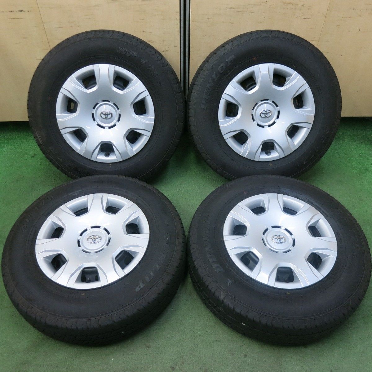 バリ溝 22年 9.5分 トヨタ 200系 ハイエース 純正 スチール 195 80R15 107 105N ダンロップ SP175N 15インチ PCD139.7 6H 5092003SKノ