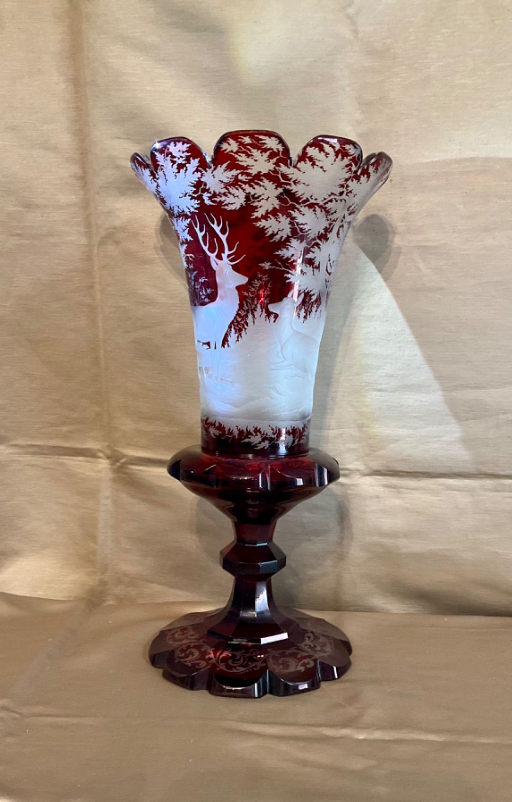 アンティーク　Bohemian ボヘミアンガラス 花生 鹿文 グラヴィール 2 Bohemian ボヘミアンガラス 花生 鹿文 グラヴィール 特大 44cm