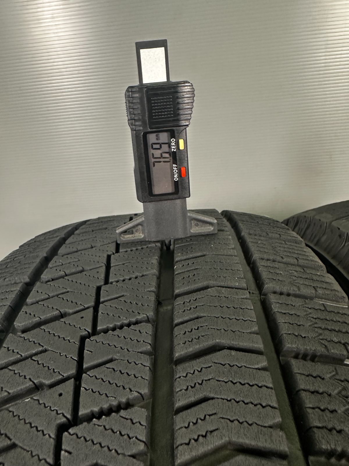 ブリヂストン ブリザック ＶＲＸ２ 215/55Ｒ17 2018年製造 ８～９分山☆ トヨタ 210クラウン純正 17inch 7.5Ｊ+40 PCD114.3-5穴 カムリ等