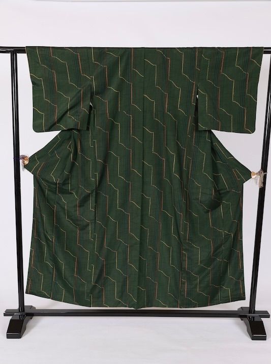 赤城紬　グリーン　黄　茶　珊瑚色　変わり縞　縫いとり絞り　T597 赤城紬 グリーン 黄 茶 珊瑚色 変わり縞 縫いとり絞り T597 - メルカリ