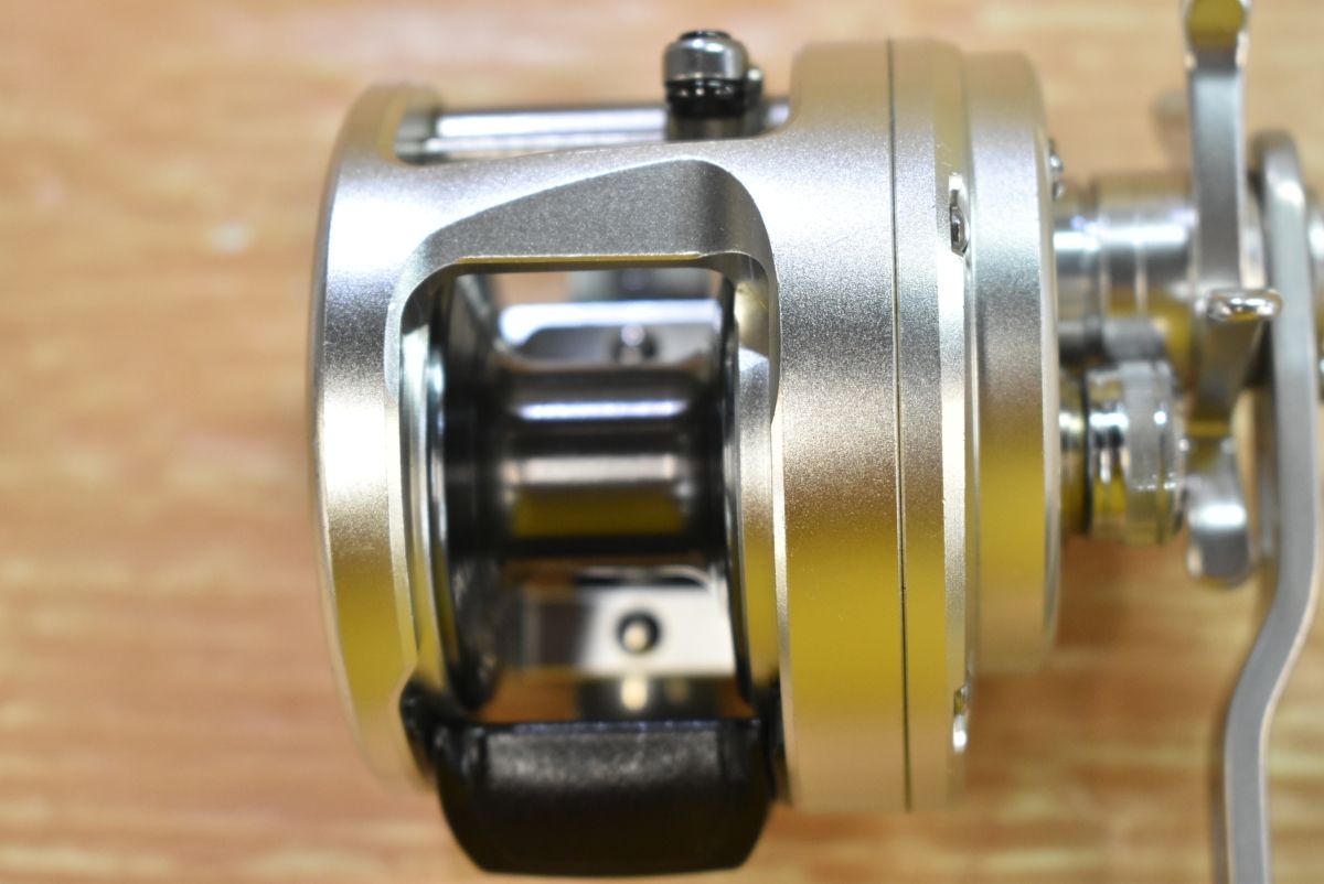 シマノ 13 オシアカルカッタ 300HG 右 SHIMANO OCEA CALCUTTA ベイト