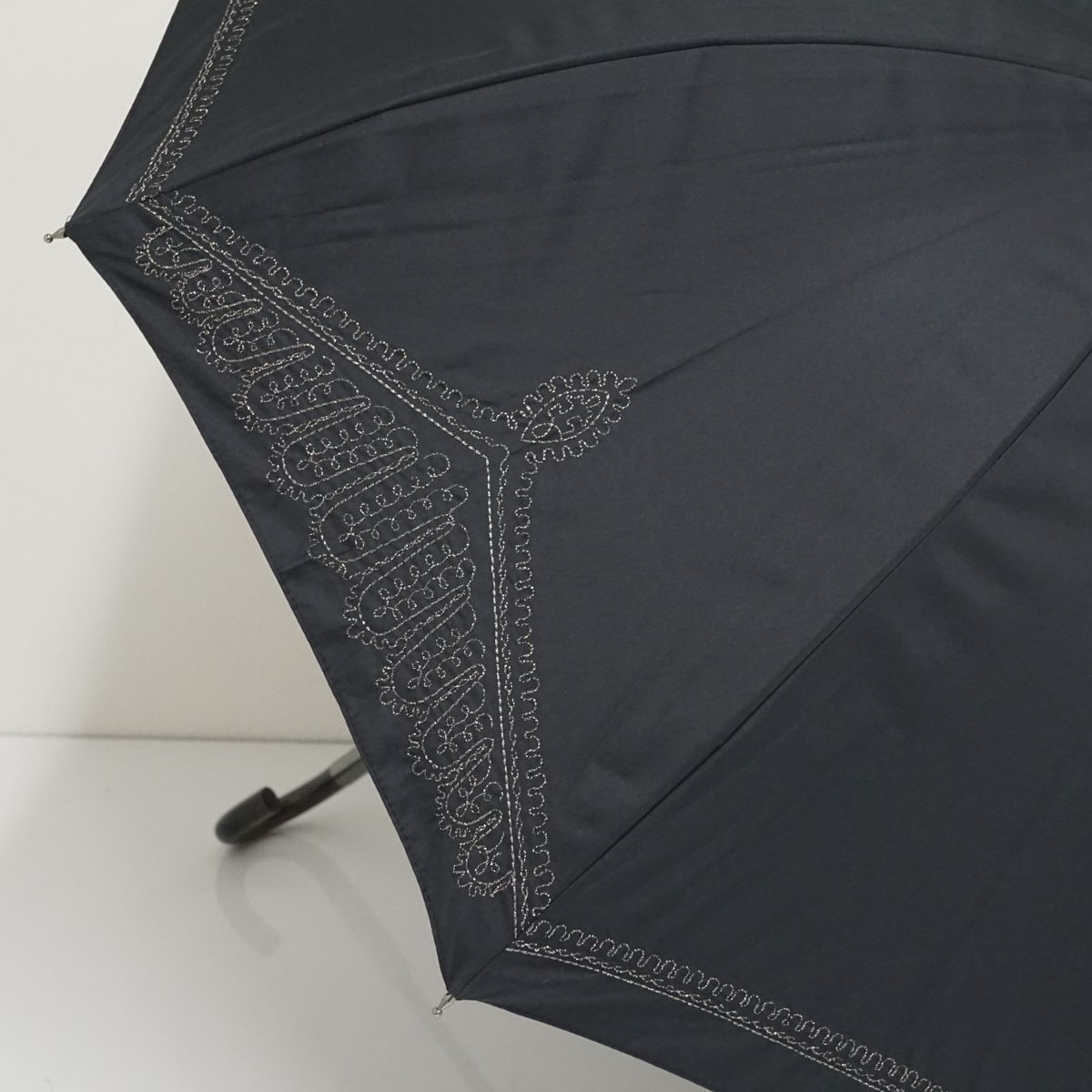 ANNA SUI アナスイ 晴雨兼用日傘 USED品 ラメ刺繍 ロゴ 遮熱